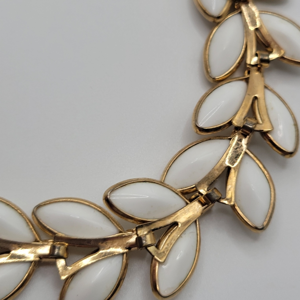 VTG Trifari Milk Glass Navettes & Gold Tone Necklace | SIGNED - Picture 4 of 6